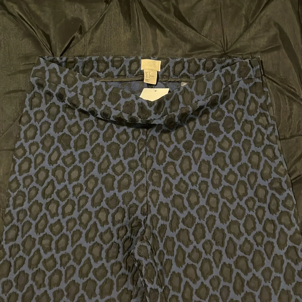 H&M Mid Rise Pants Animal Print Blue Black Zipper Closure size 8~NEW WITH TAG!~ - Picture 3 of 7